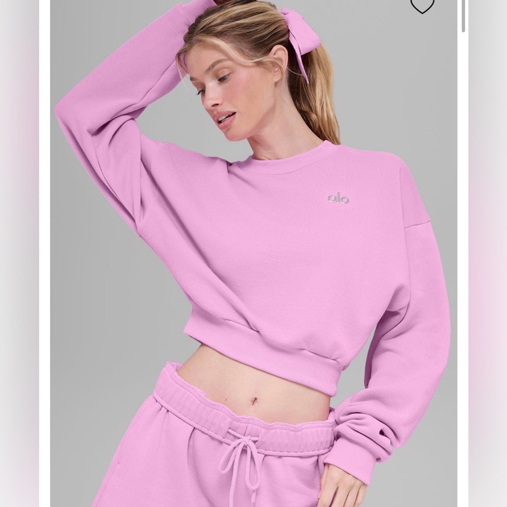 Worn once Alo cropped accolade candy heart pullover 💗